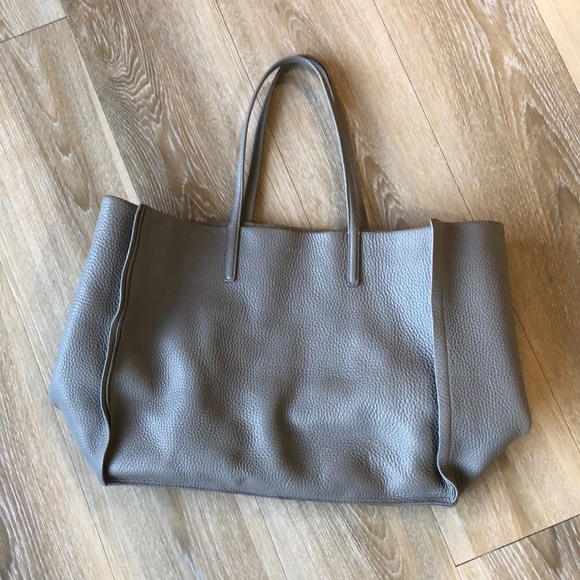 Aritzia Handbags - Aritzia Auxiliary Large Vanderlyn Grey Pebbled Leather Tote Handbag
